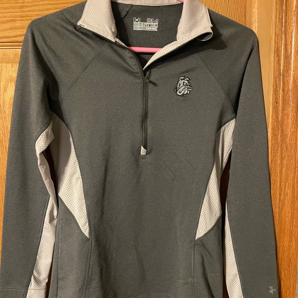 Under Armour semi fitted University of Minnesota Duluth Bulldogs tops